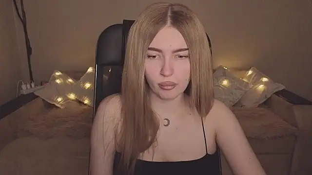 Snapshot of ViolettaLopez chatting on 12-03-25, 01:20 ViolettaLopez online show from 12-03-25, 01:20