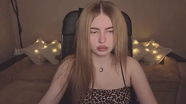 Snapshot of ViolettaLopez chatting on 12-04-25, 01:20 ViolettaLopez online show from 12-04-25, 01:20