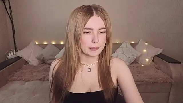 Snapshot of ViolettaLopez chatting on 06-16-26, 03:03 ViolettaLopez online show from 06-16-26, 03:03