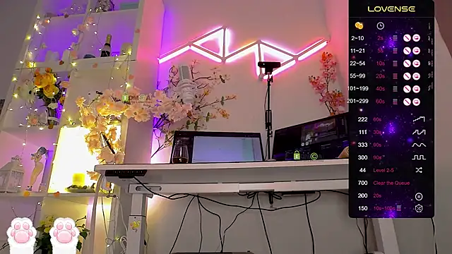 Elena-Marilyn online show from 04-22-26, 08:43