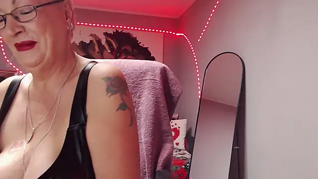 LaylaMilf online show from 11-19-25, 09:37