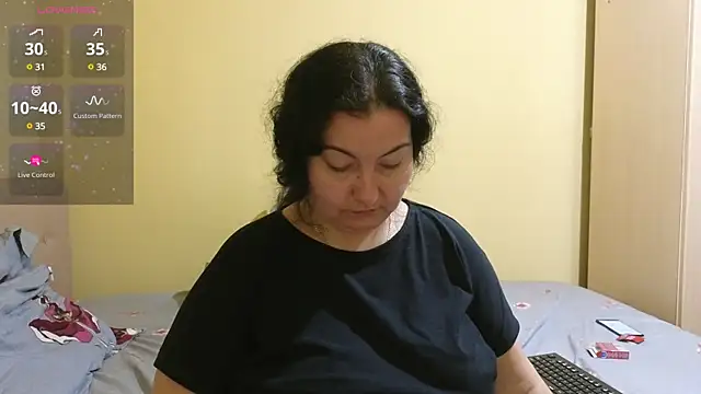 Snapshot of BBW_MILF_4U chatting on 02-11-25, 05:18 BBW MILF 4U online show from 02-11-25, 05:18