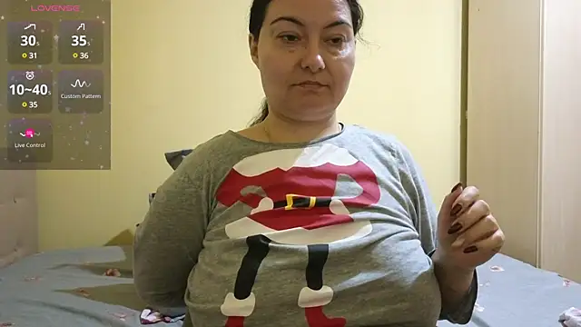 Snapshot of BBW_MILF_4U chatting on 02-16-25, 11:05 BBW MILF 4U online show from 02-16-25, 11:05