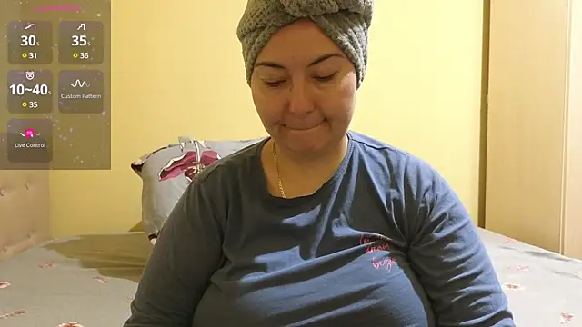 Snapshot of BBW_MILF_4U chatting on 02-16-25, 06:43 BBW MILF 4U online show from 02-16-25, 06:43