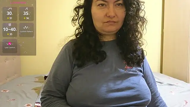 Snapshot of BBW_MILF_4U chatting on 02-24-25, 07:22 BBW MILF 4U online show from 02-24-25, 07:22