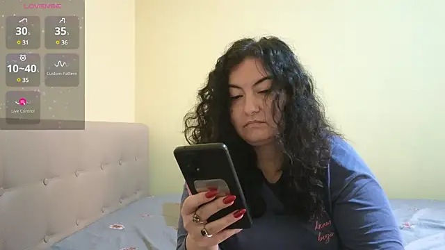 Snapshot of BBW_MILF_4U chatting on 02-24-25, 12:37 BBW MILF 4U online show from 02-24-25, 12:37