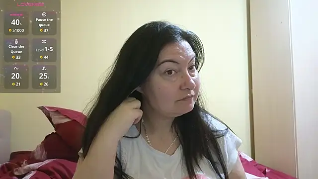 Snapshot of BBW_MILF_4U chatting on 03-15-25, 06:36 BBW MILF 4U online show from 03-15-25, 06:36