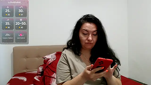 Snapshot of BBW_MILF_4U chatting on 09-15-25, 05:40 BBW MILF 4U online show from 09-15-25, 05:40