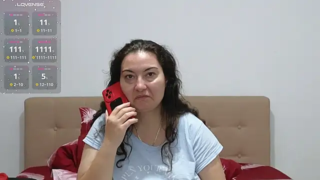 Snapshot of BBW_MILF_4U chatting on 10-24-25, 07:49 BBW MILF 4U online show from 10-24-25, 07:49