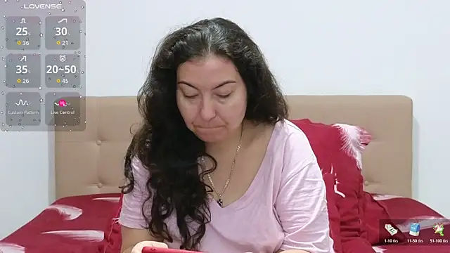 Snapshot of BBW_MILF_4U chatting on 10-27-25, 07:45 BBW MILF 4U online show from 10-27-25, 07:45