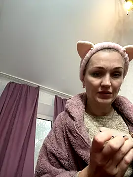 ModelEva online show from 10-23-25, 02:27