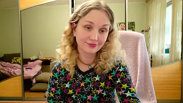 ModelEva online show from 04-25-26, 01:41