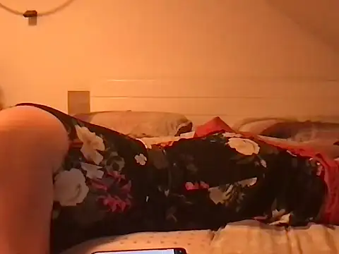 Snapshot of Moistdevil chatting on 01-06-25, 09:54 Moistdevil online show from 01-06-25, 09:54