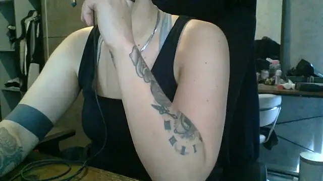 geilmeisje98 online show from 10-02-25, 12:01