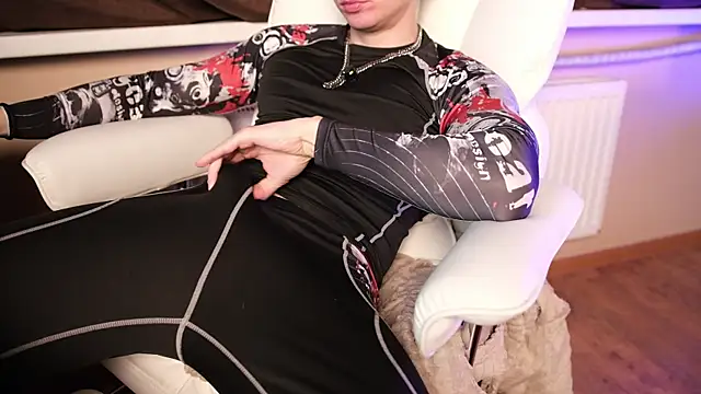 Snapshot of LuckyForesk1n chatting on 12-20-25, 10:17 LuckyForesk1n online show from 12-20-25, 10:17