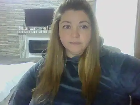 Snapshot of cute__cherry chatting on 05-13-26, 04:26 cute cherry online show from 05-13-26, 04:26
