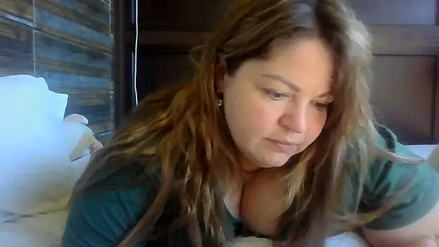 Snapshot of cute__cherry chatting on 06-19-26, 06:29 cute cherry online show from 06-19-26, 06:29