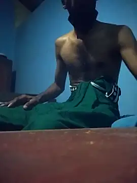 Snapshot of Erangajayawardana chatting on 11-13-25, 10:30 Erangajayawardana online show from 11-13-25, 10:30