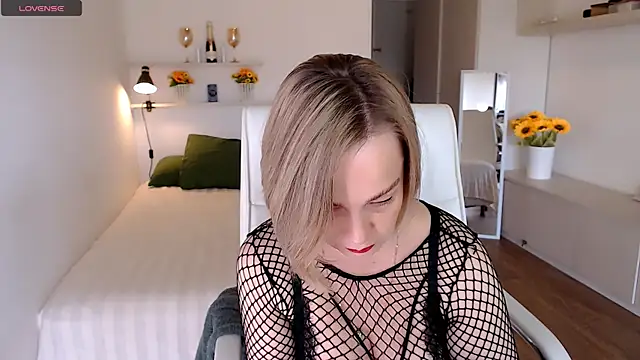 Tilly Eliot online show from 09-16-25, 07:59