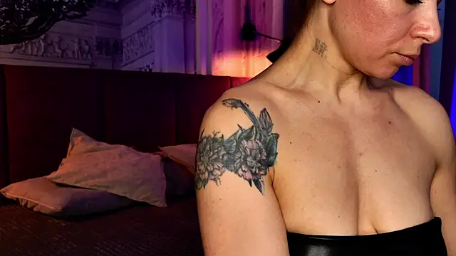 SofiaFoster  online show from 02-02-25, 02:13