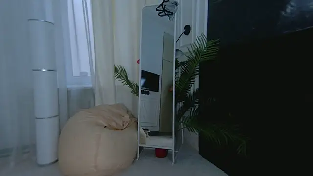 SofiaFoster  online show from 10-10-25, 05:50