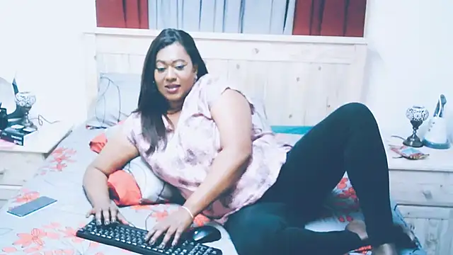 Snapshot of Indianlust69 chatting on 10-06-25, 05:27 Indianlust69 online show from 10-06-25, 05:27