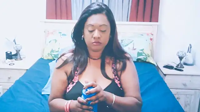 Snapshot of Indianlust69 chatting on 11-06-25, 09:10 Indianlust69 online show from 11-06-25, 09:10