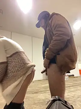 Snapshot of Charlie-N-Bubblez chatting on 12-03-24, 12:02 Charlie-N-Bubblez online show from 12-03-24, 12:02