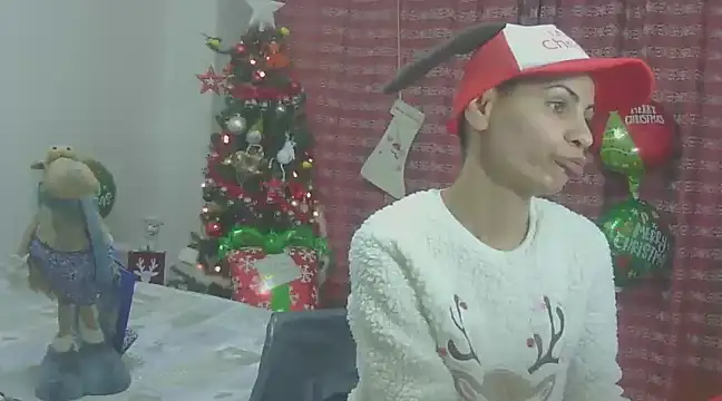 Snapshot of hotSANDRA_STARR chatting on 12-15-24, 10:37 hotSANDRA STARR online show from 12-15-24, 10:37