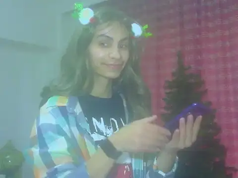 Snapshot of hotSANDRA_STARR chatting on 12-14-25, 12:43 hotSANDRA STARR online show from 12-14-25, 12:43