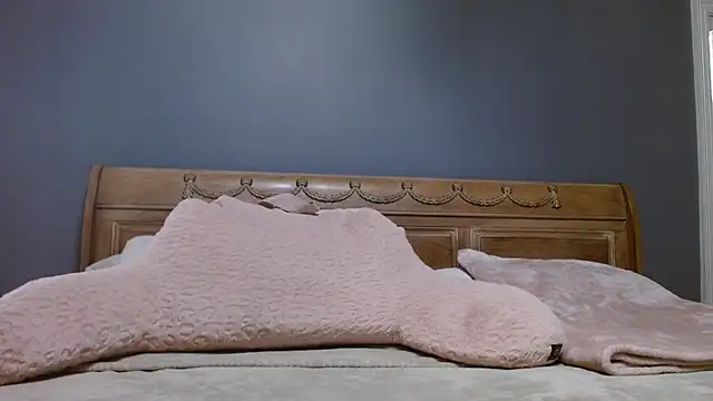 Lisaisluscious online show from 10-20-25, 01:55