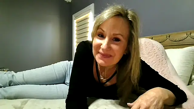 Lisaisluscious online show from 10-25-25, 01:40