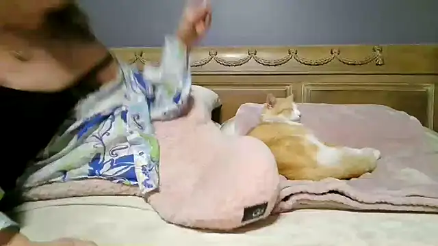 Lisaisluscious online show from 04-18-26, 08:20