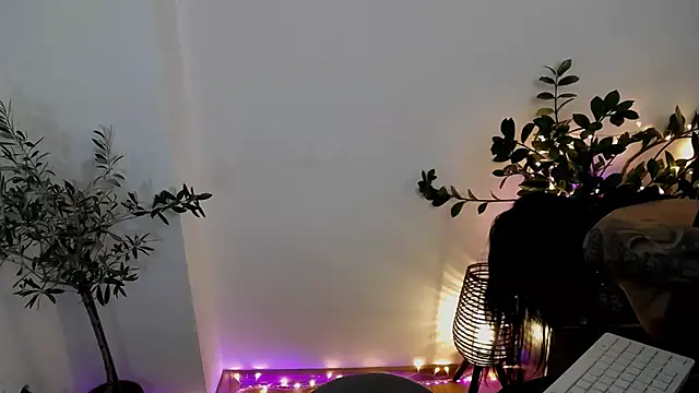 Xentthia online show from 11-20-25, 03:56