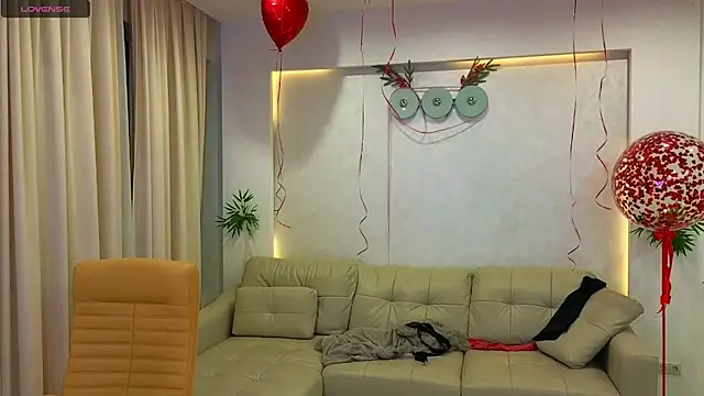 Snapshot of Rabbits_couplee chatting on 02-05-25, 12:42 Rabbits couplee online show from 02-05-25, 12:42