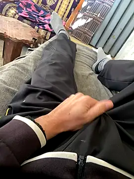 Snapshot of stevesaa chatting on 11-16-25, 11:27 stevesaa online show from 11-16-25, 11:27