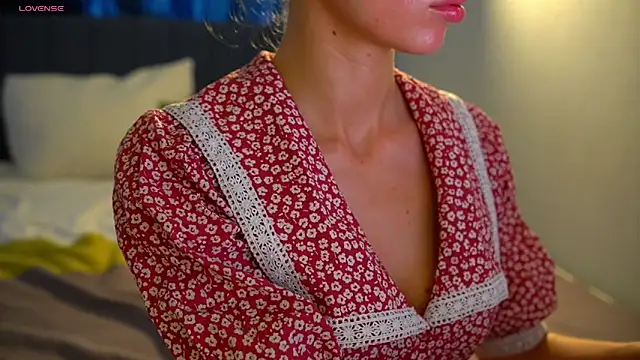 Danielle Thomas online show from 04-25-26, 03:09