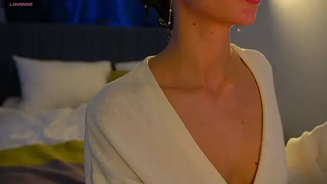 Danielle Thomas online show from 04-28-26, 03:39