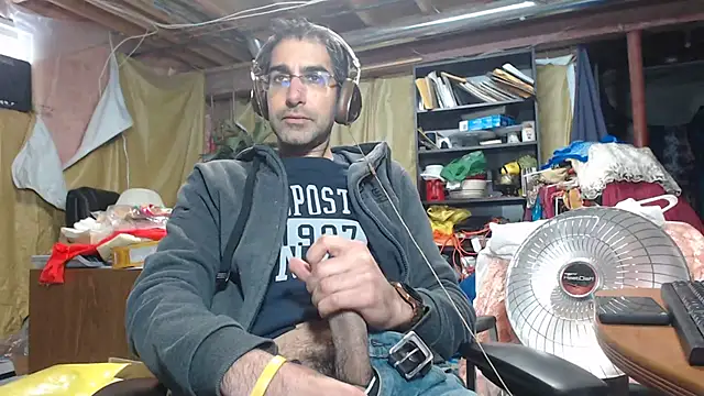 Snapshot of Gsmile1 chatting on 12-20-24, 03:31 Gsmile1 online show from 12-20-24, 03:31