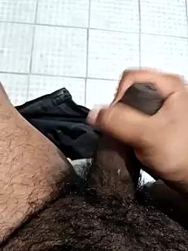 Gerardo31017 online show from 11-17-25, 06:19