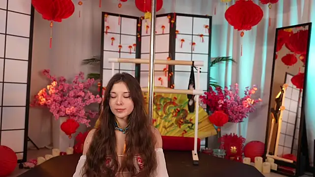 Snapshot of KittyCaitlin chatting on 02-13-25, 08:24 KittyCaitlin online show from 02-13-25, 08:24