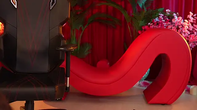 Snapshot of KittyCaitlin chatting on 02-22-25, 01:55 KittyCaitlin online show from 02-22-25, 01:55