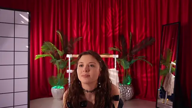 Snapshot of KittyCaitlin chatting on 09-10-25, 12:10 KittyCaitlin online show from 09-10-25, 12:10