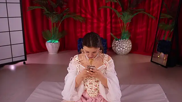 Snapshot of KittyCaitlin chatting on 10-15-25, 05:24 KittyCaitlin online show from 10-15-25, 05:24