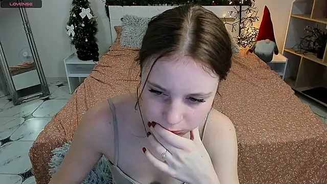 Snapshot of CharmedDoll chatting on 12-14-24, 04:42 CharmedDoll online show from 12-14-24, 04:42