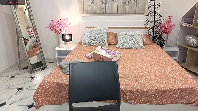 Snapshot of CharmedDoll chatting on 09-23-25, 12:30 CharmedDoll online show from 09-23-25, 12:30