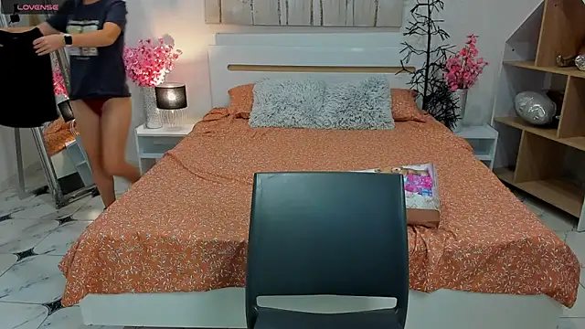 Snapshot of CharmedDoll chatting on 09-25-25, 06:17 CharmedDoll online show from 09-25-25, 06:17