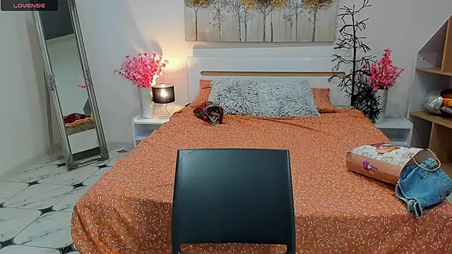 Snapshot of CharmedDoll chatting on 10-16-25, 12:28 CharmedDoll online show from 10-16-25, 12:28