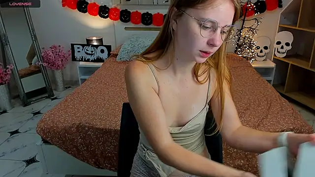 Snapshot of CharmedDoll chatting on 10-18-25, 12:28 CharmedDoll online show from 10-18-25, 12:28