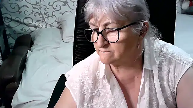 Snapshot of LolkaAlyss chatting on 02-18-25, 07:30 LolkaAlyss online show from 02-18-25, 07:30